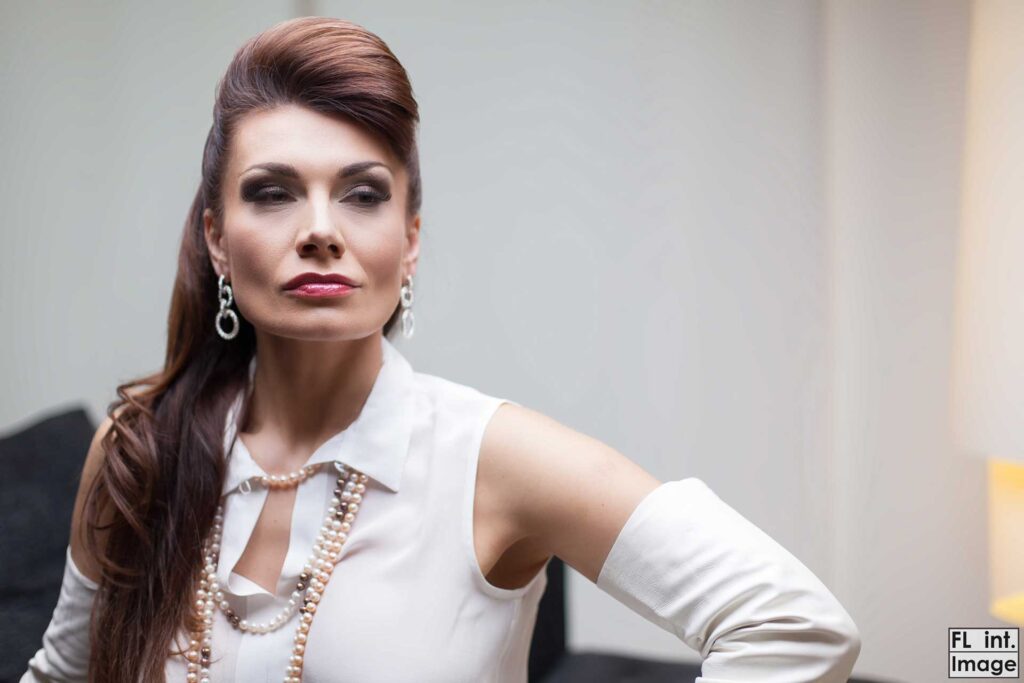 Domina Cassandra Casal